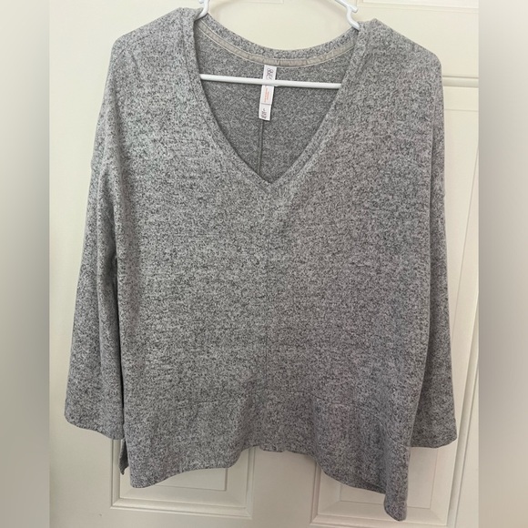 Gilligan & O'Malley Tops - Gilligan & O’malley long sleeve v-neck sweater top, Large